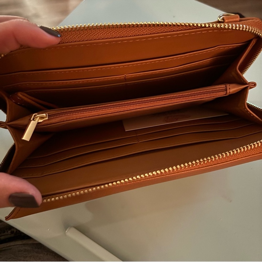 New, Crossbody purse for women, RFID blocking - Picture 2 of 9